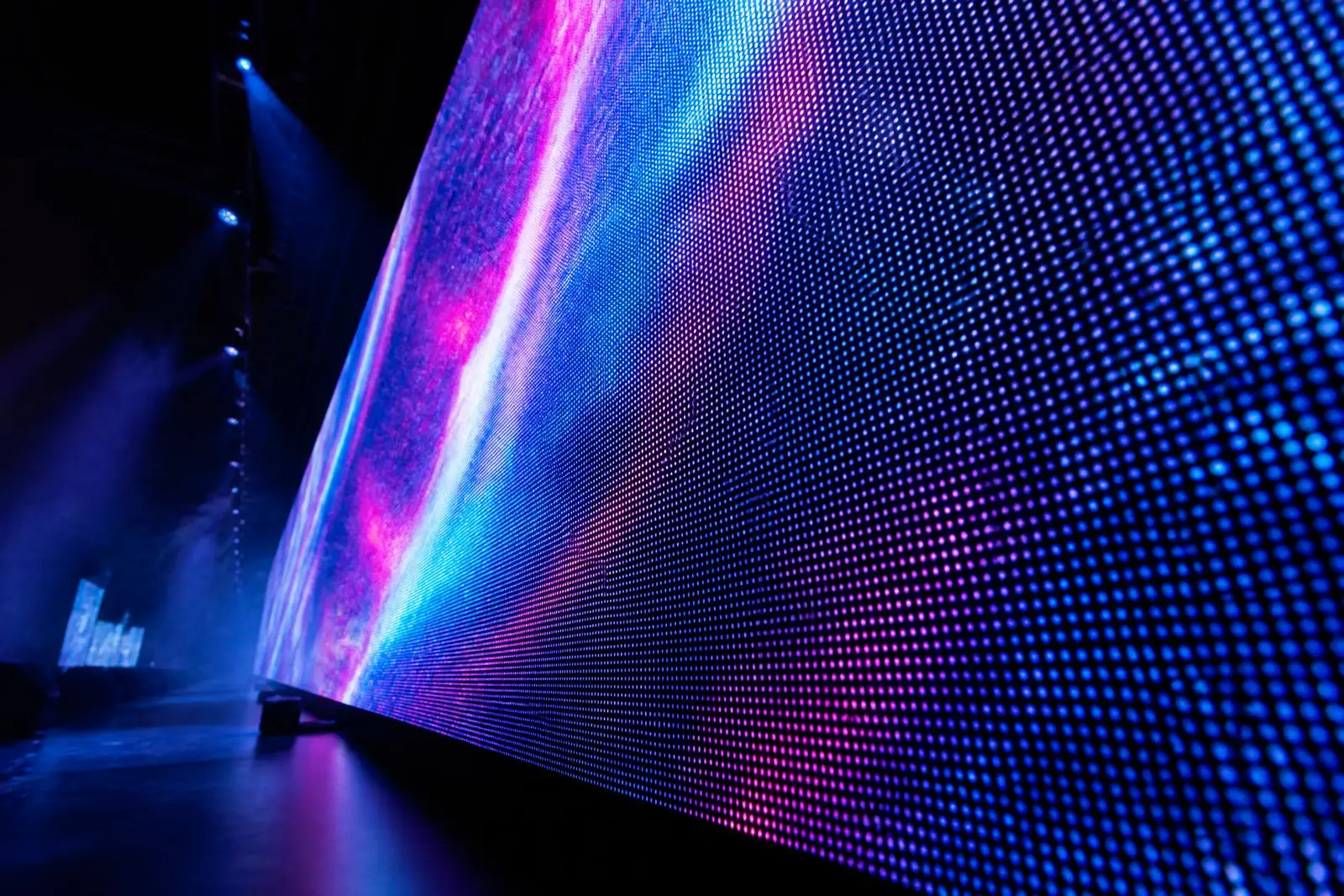 Painel de LED gigante em evento corporativo